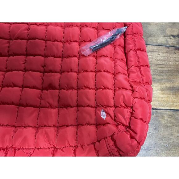 Free People Movement Quilted Carryall Bag Purse in Chef’s Kiss Red NWT - Picture 2 of 13